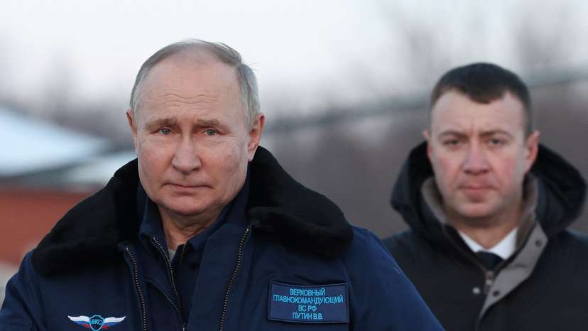 Putin flies on modernised Russian supersonic strategic bomber