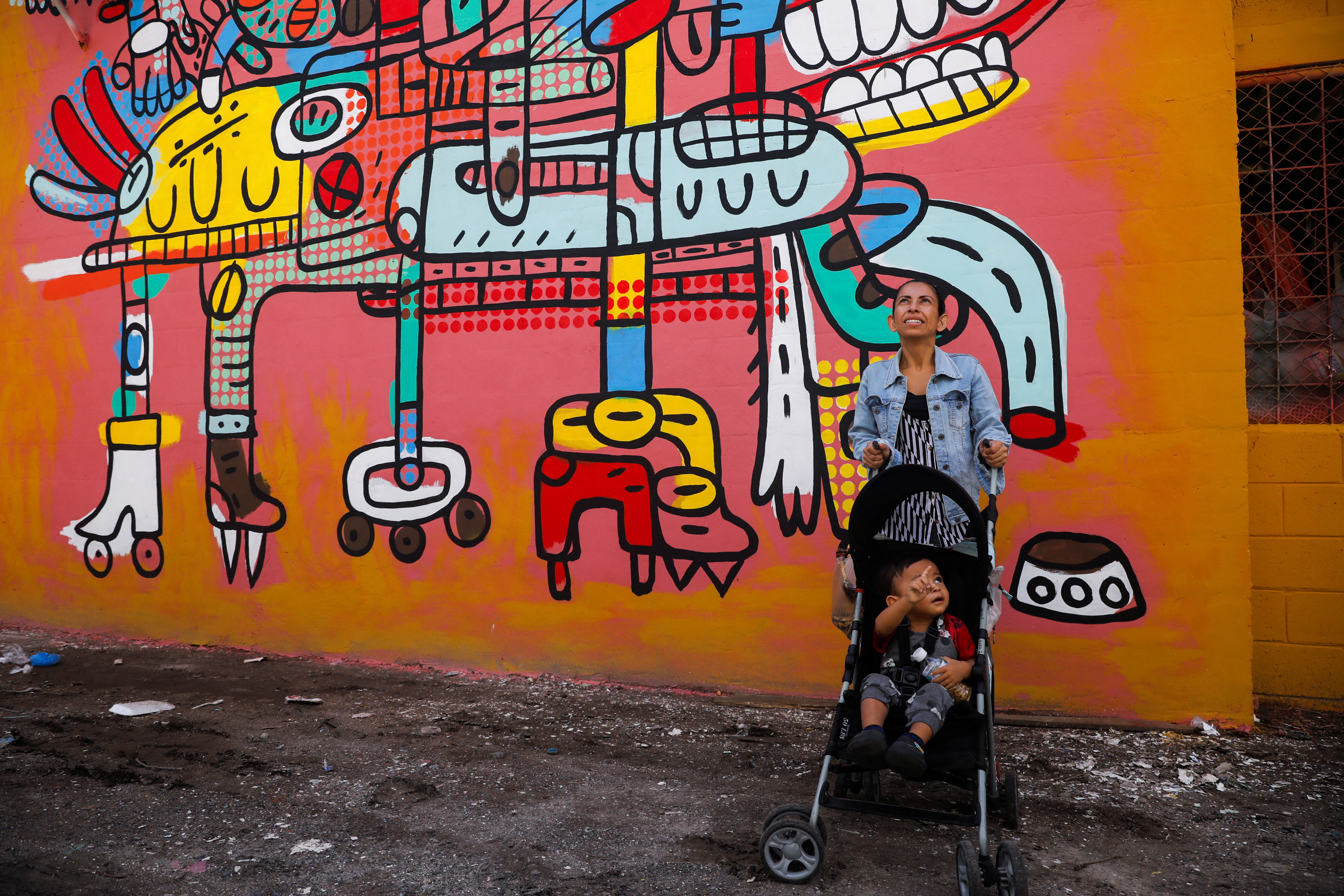 Artists seek to erase traces of violence with murals in a neighborhood in El Salvador