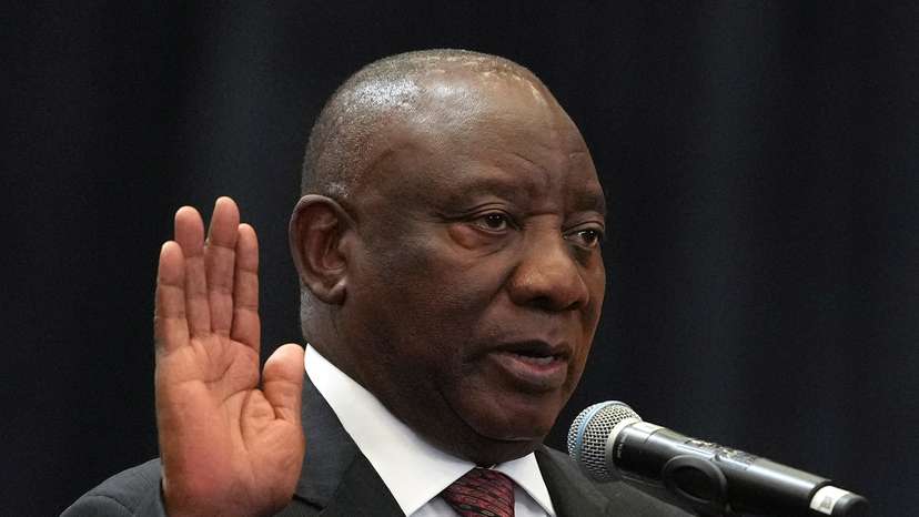 First sitting of parliament in Cape Town