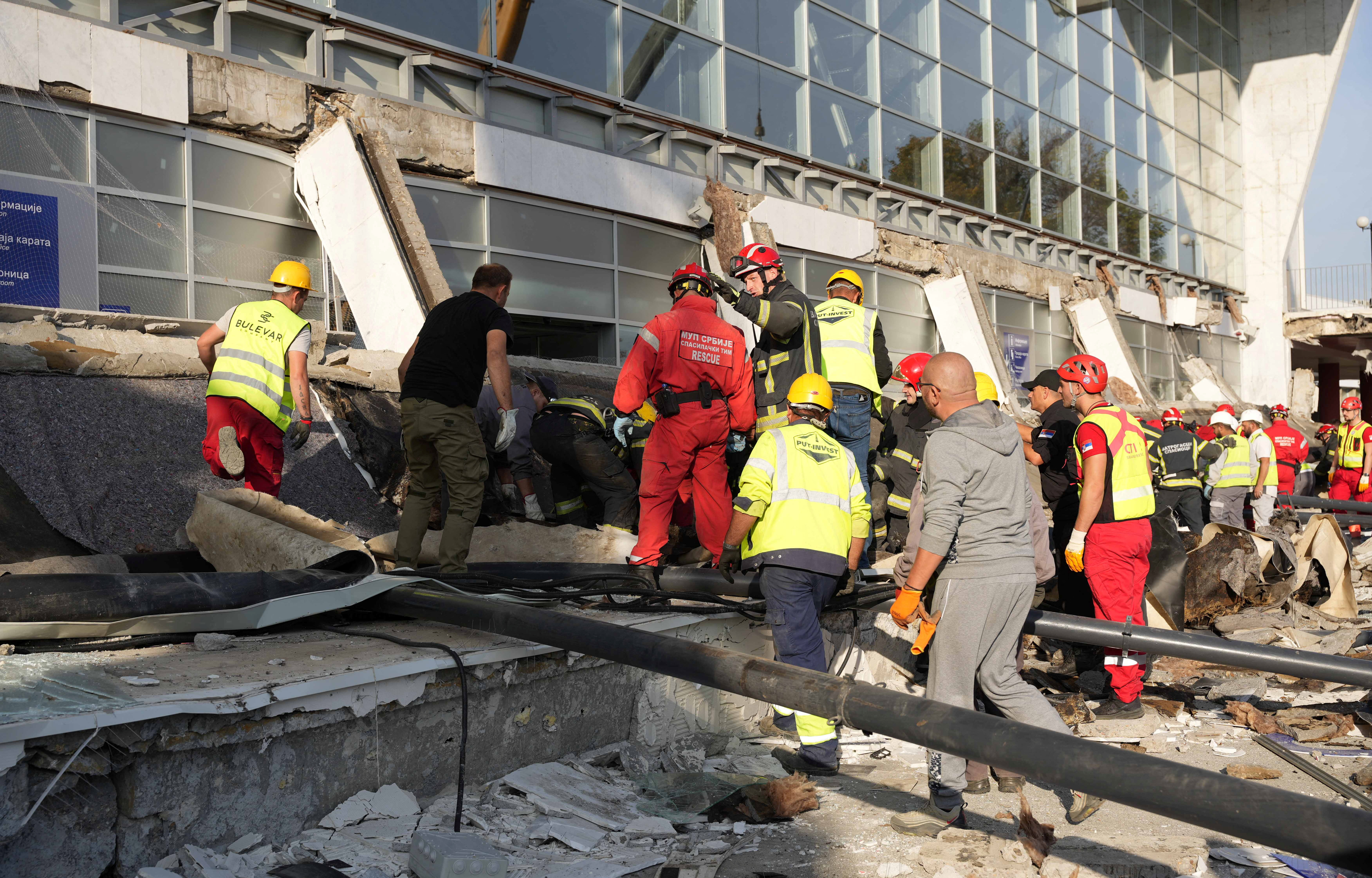 Several people killed in Serbian railway station roof collapse