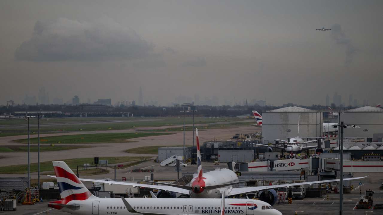 British government backs third runway at Heathrow Airport