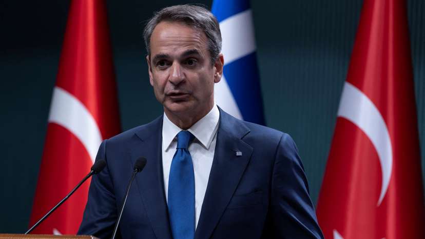 Turkey's President Tayyip Erdogan and Greek Prime Minister Kyriakos Mitsotakis attend a press conference in Ankara