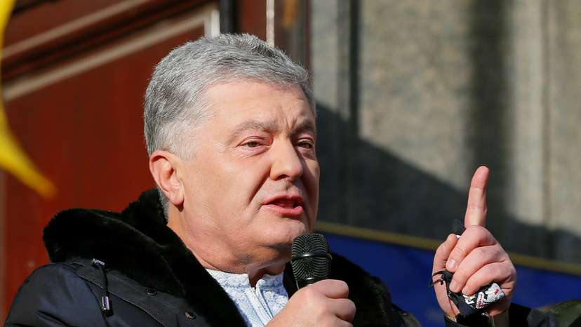 Ukrainian former President Poroshenko arrives at a court building in Kyiv