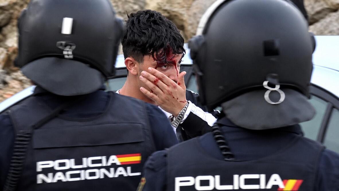 Police Struggle As Migrants Rush Ceuta Camp