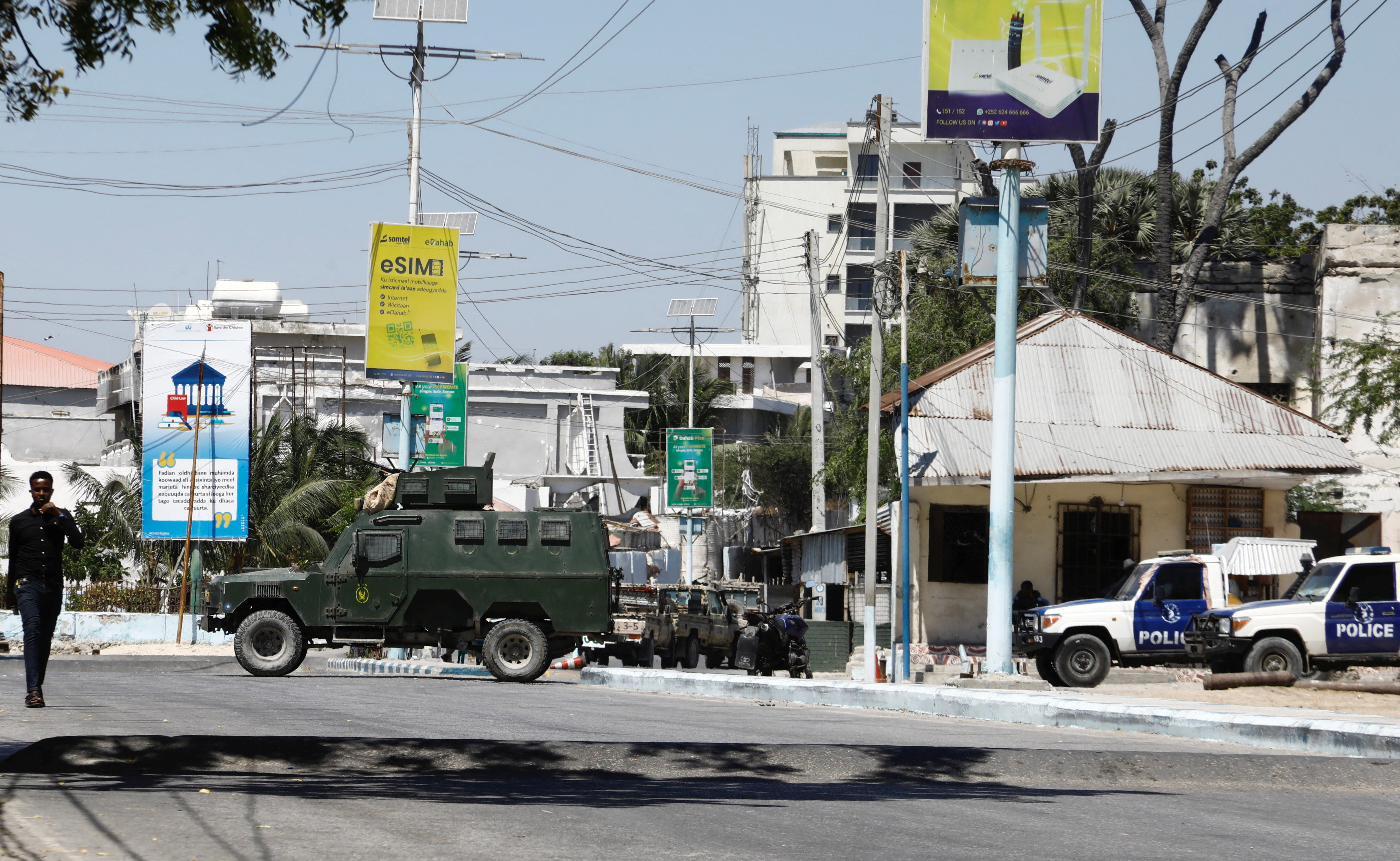 Attackers seize control of hotel in Mogadishu