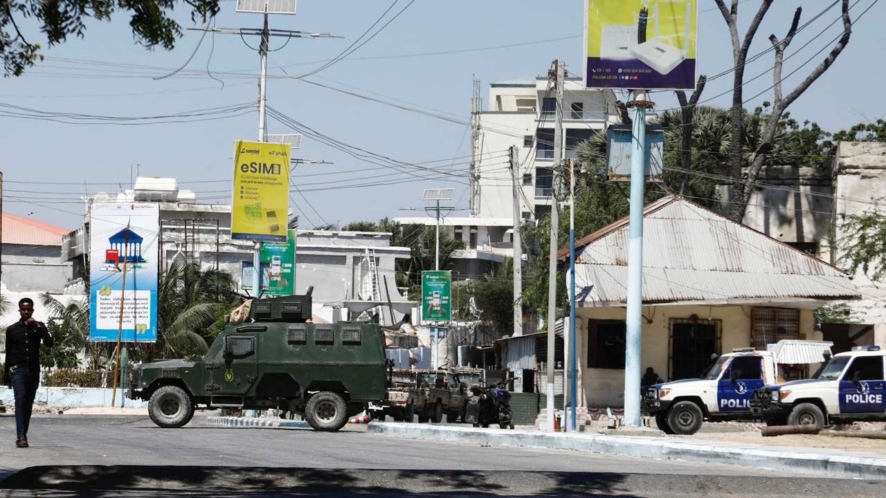 Attackers seize control of hotel in Mogadishu