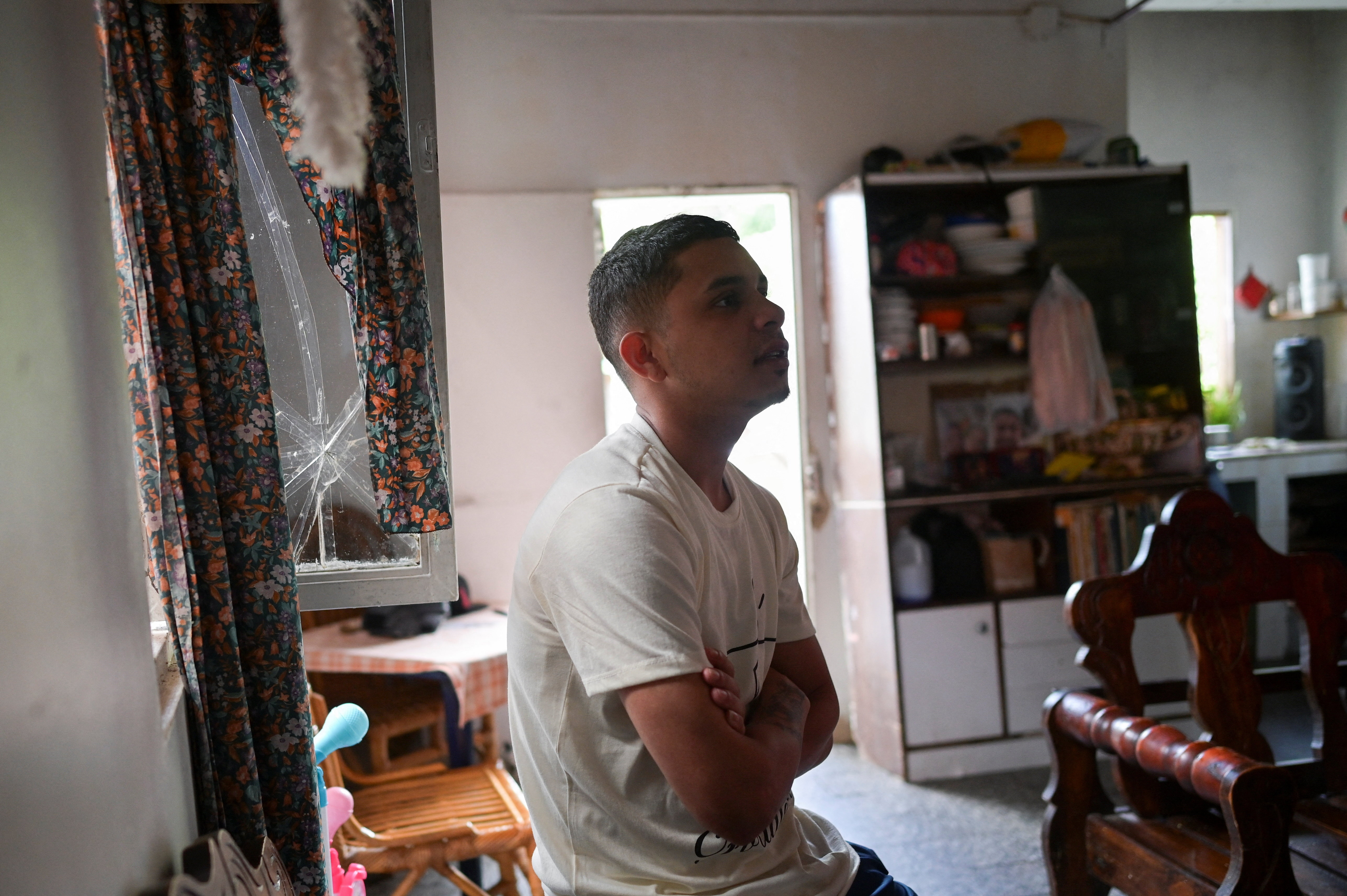 Deported Venezuelan imprisoned in El Salvador files formal complaint against U.S.