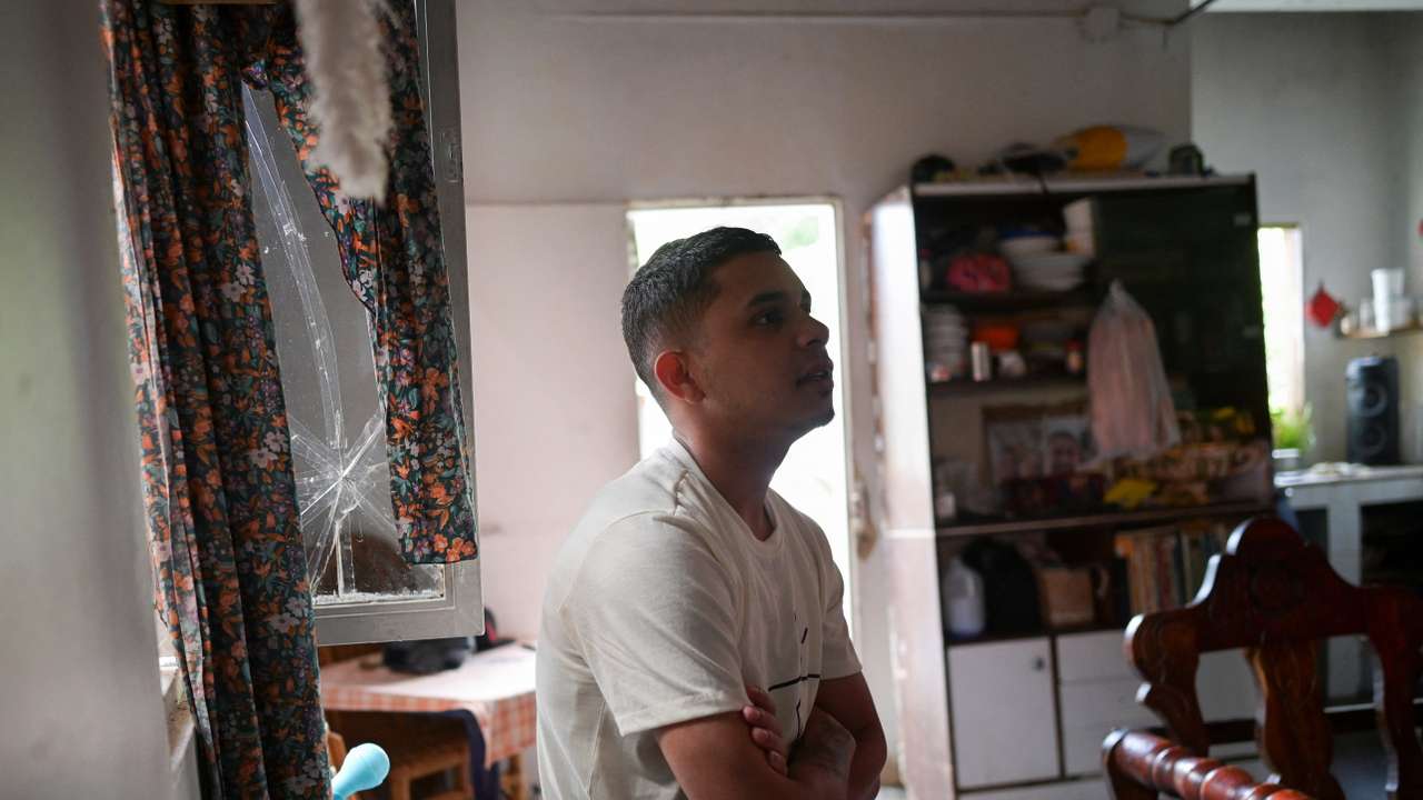 Deported Venezuelan imprisoned in El Salvador files formal complaint against U.S.