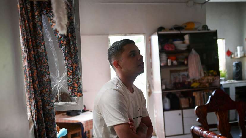 Deported Venezuelan imprisoned in El Salvador files formal complaint against U.S.