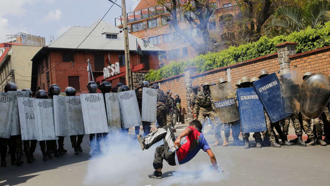 Nationwide youth-led protest over frequent power outages and water shortages, in Antananarivo