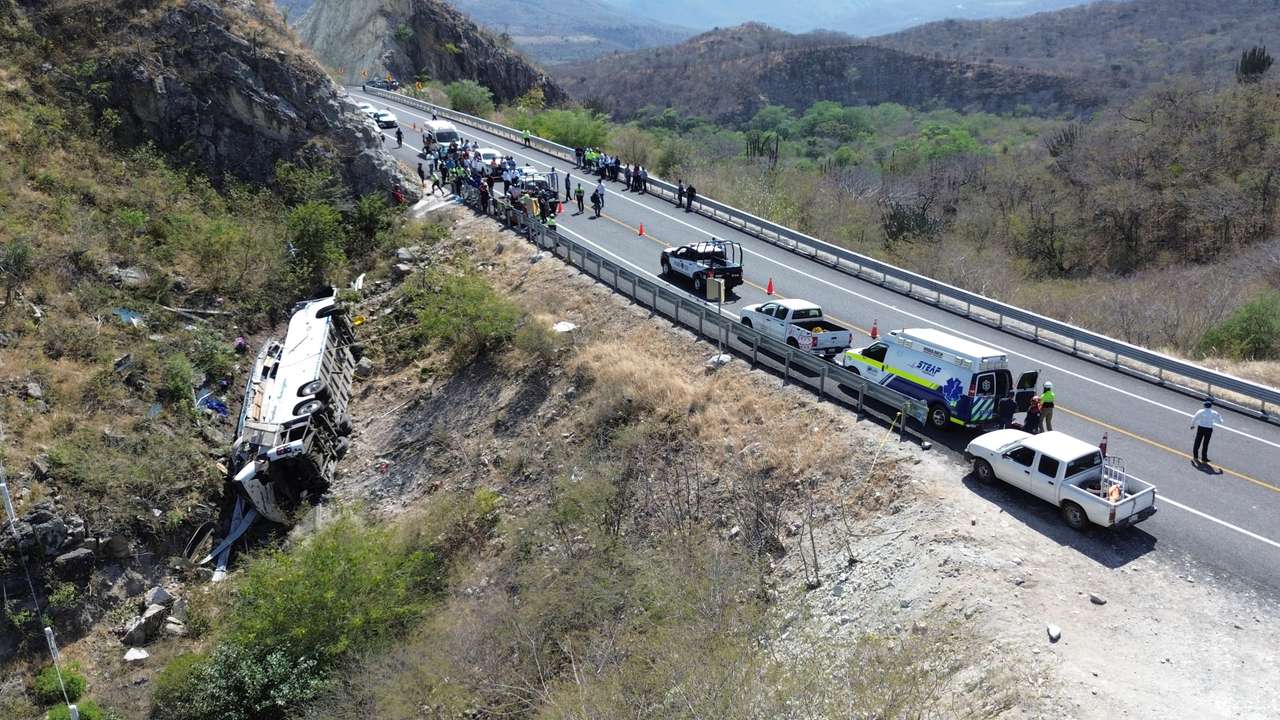 Aftermath of a bus accident in Santo Domingo Narro