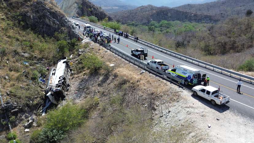 Aftermath of a bus accident in Santo Domingo Narro