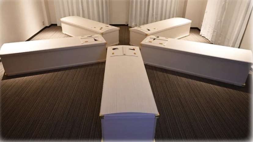 Japan coffin meditation