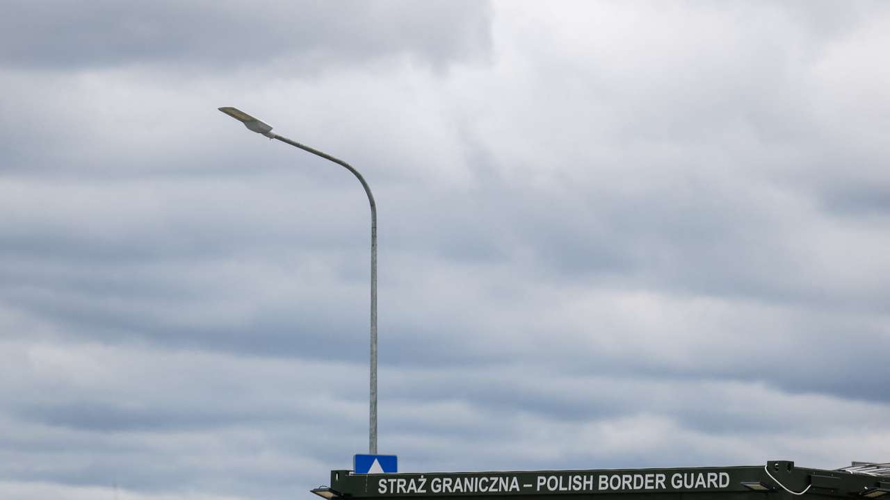 Poland imposes checks on German and Lithuanian borders amid migration fears, in Slubice