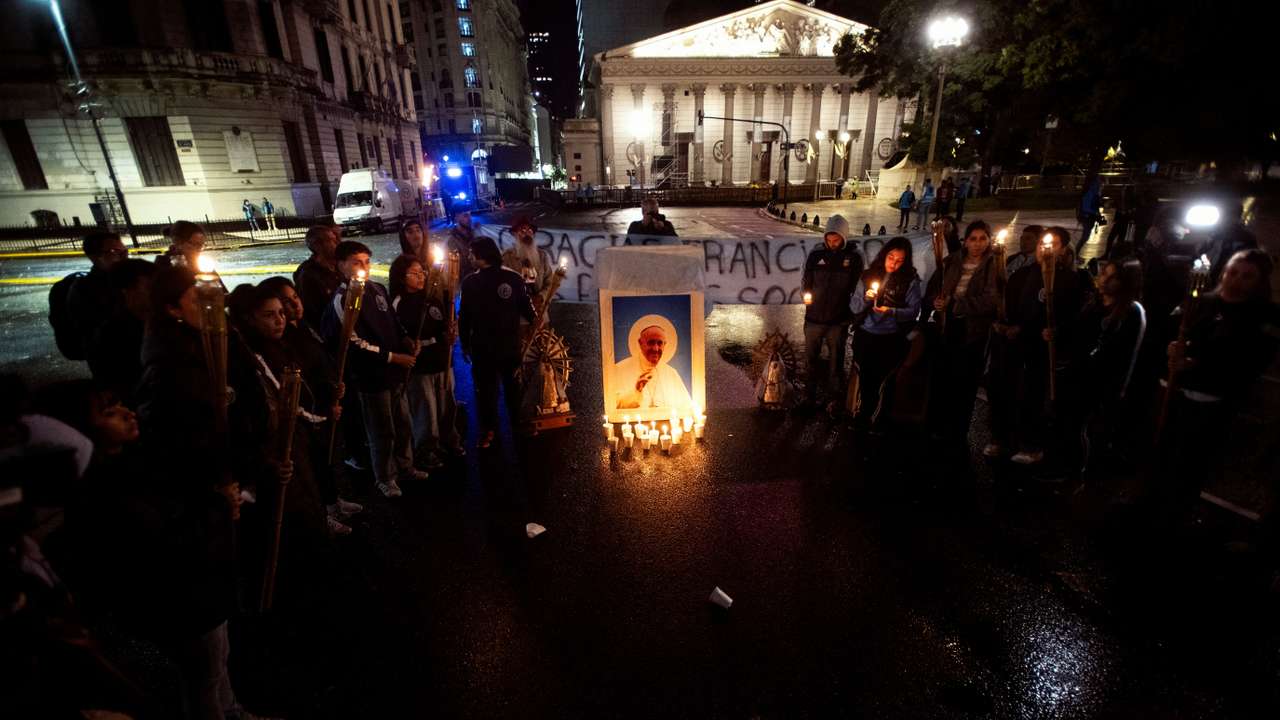 Thousands gather for Mass in Buenos Aires to pray for Pope Francis