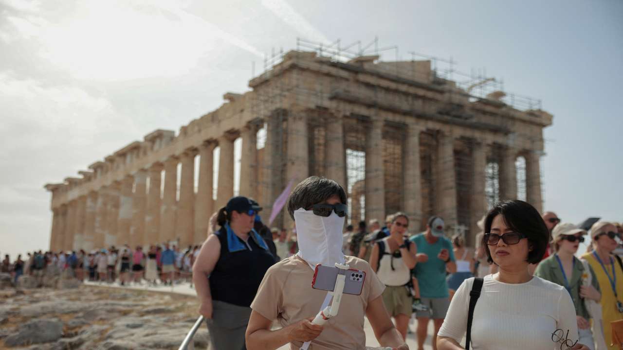 Heatwave hits Greece