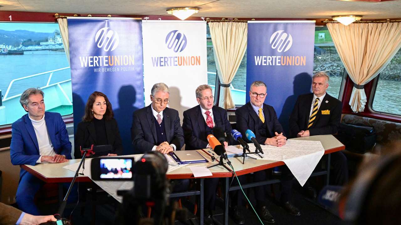 German right-wing group Werteunion found a "conservative-liberal" party, in Remagen