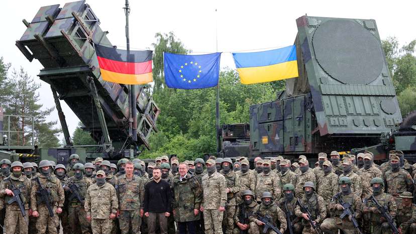Ukrainian President Volodymyr Zelenskiy visit to a military training area