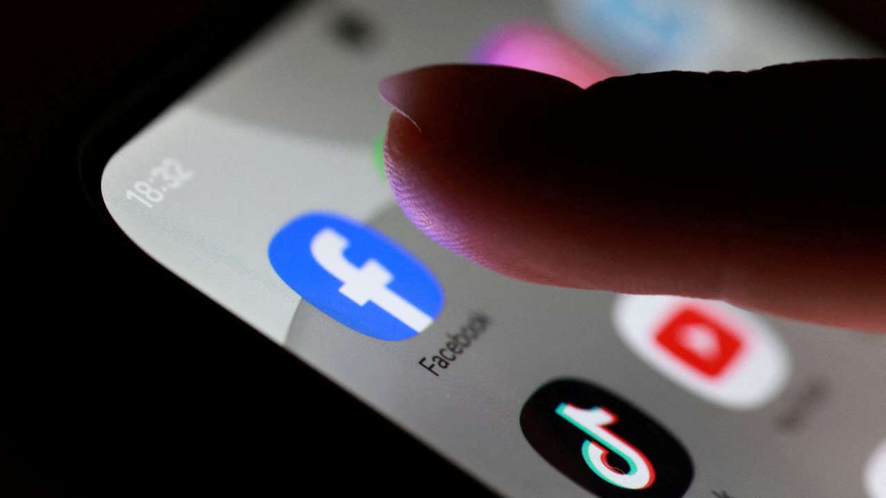 FILE PHOTO: Illustration shows Facebook, TikTok and YouTube apps