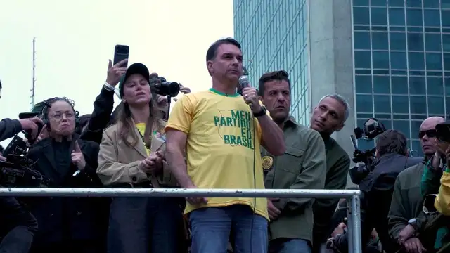 ‘Bulletproof Vest’ Flavio Bolsonaro Rallies Sao Paulo