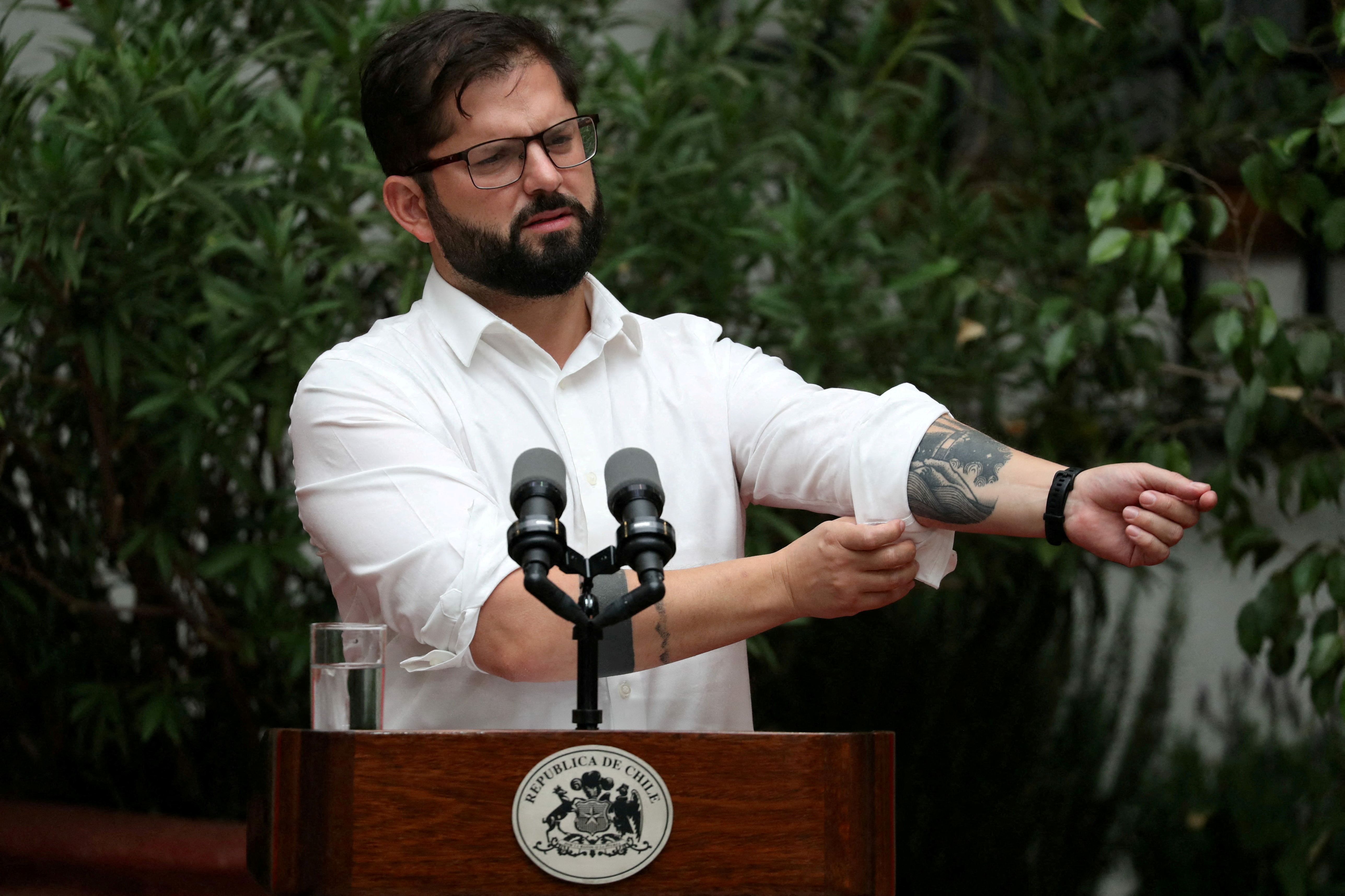 FILE PHOTO: Chile's President Gabriel Boric meets with foreign correspondents at La Moneda Palace in Santiago