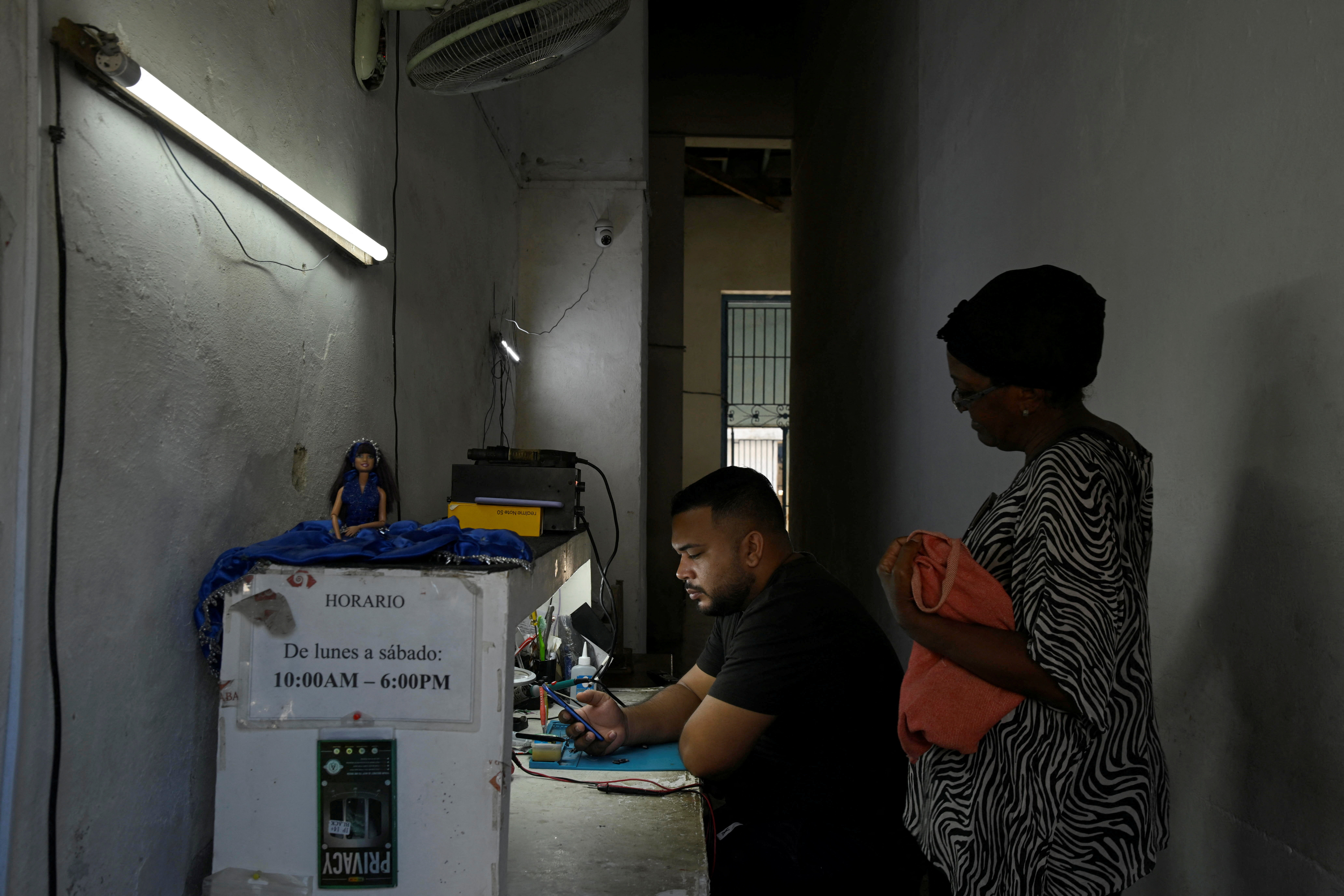 Cuba's power grid recovers after a nationwide blackout