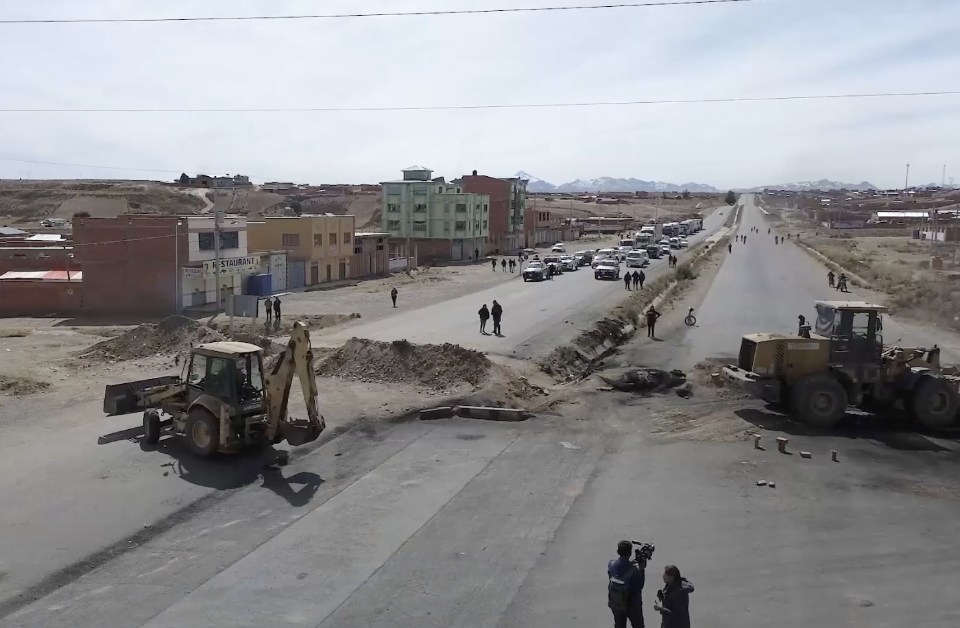 Bolivian security forces unblock several points in La Paz under Defence minister's command