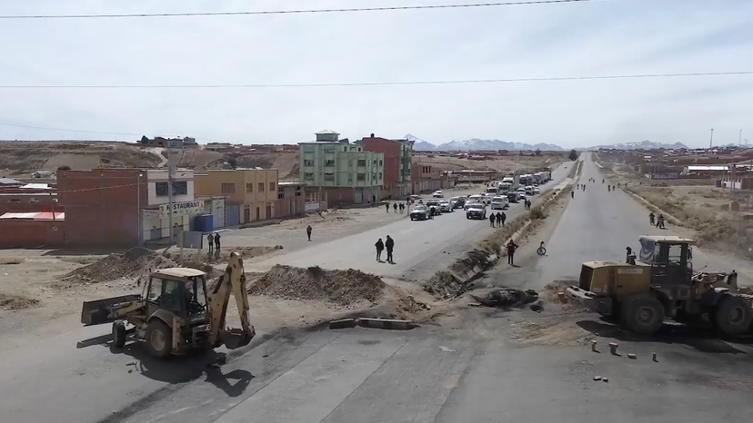 Bolivian security forces unblock several points in La Paz under Defence minister's command