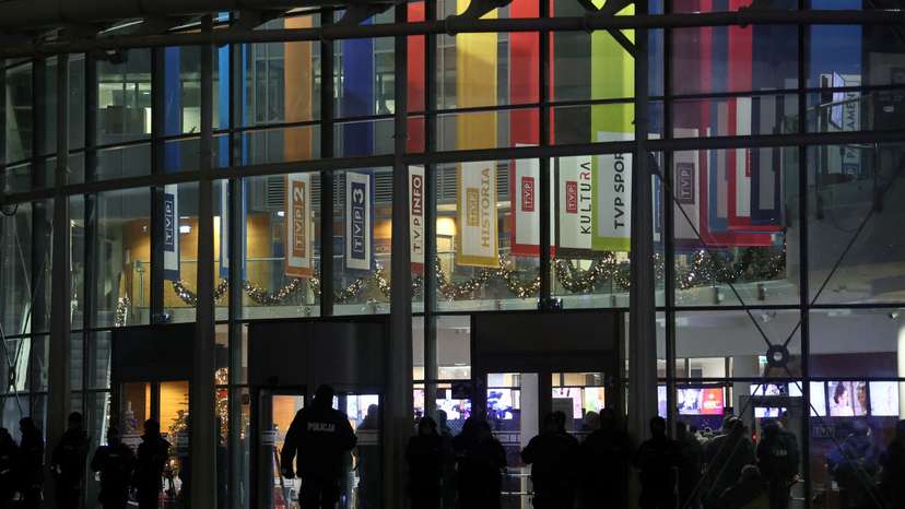 Protest at Polish television headquarters in Warsaw