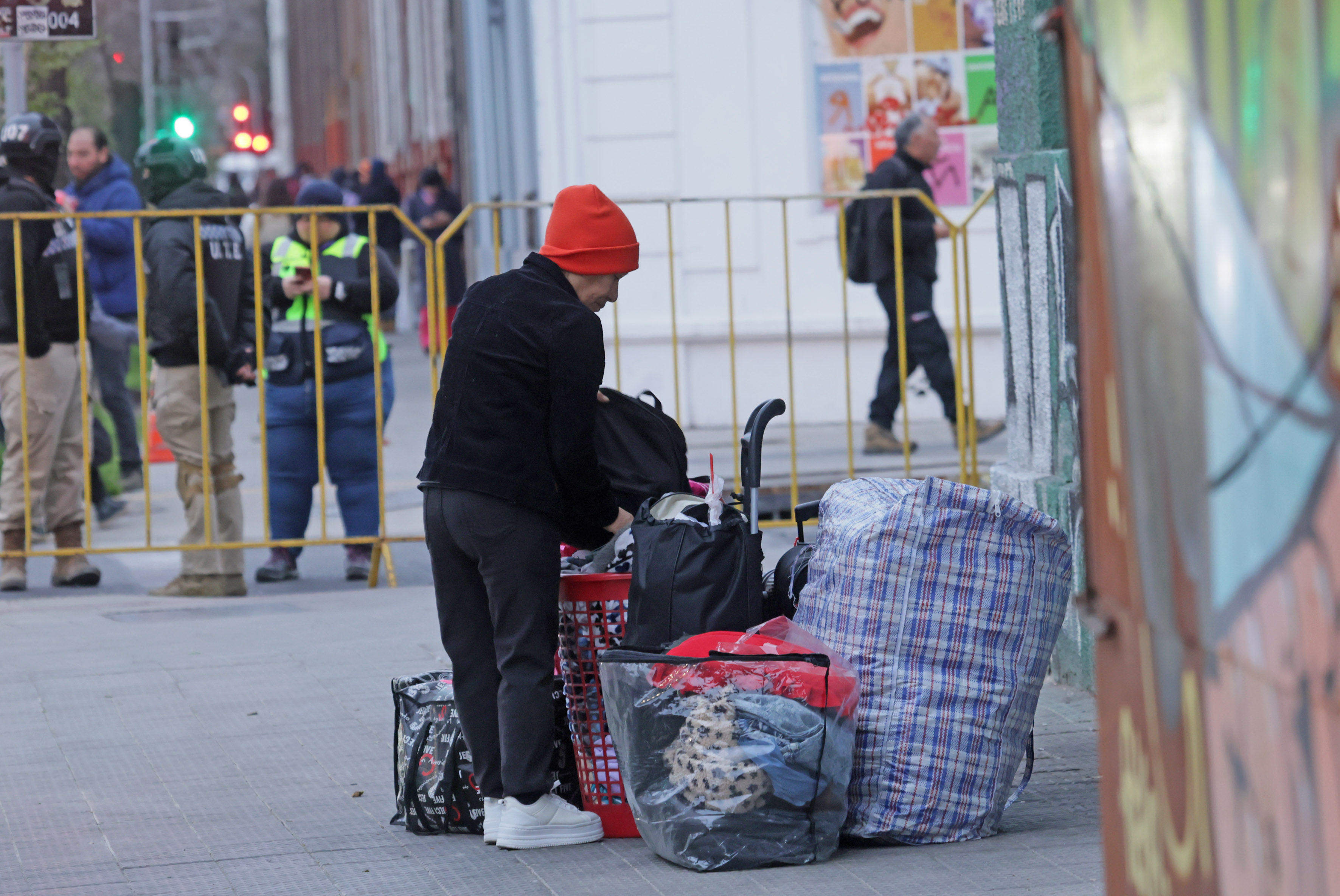 Chilean families resist eviction in Valparaiso