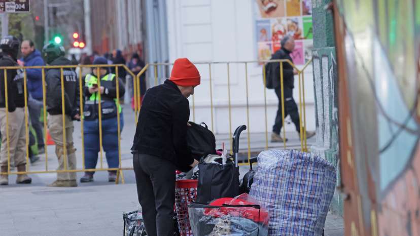 Chilean families resist eviction in Valparaiso