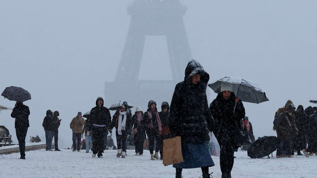 Snow and freezing temperatures hit Paris