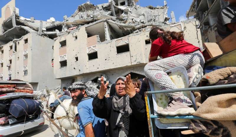 Displaced Palestinians make their way as they flee Hamad City following an Israeli evacuation order, in Khan Younis in the southern Gaza Strip