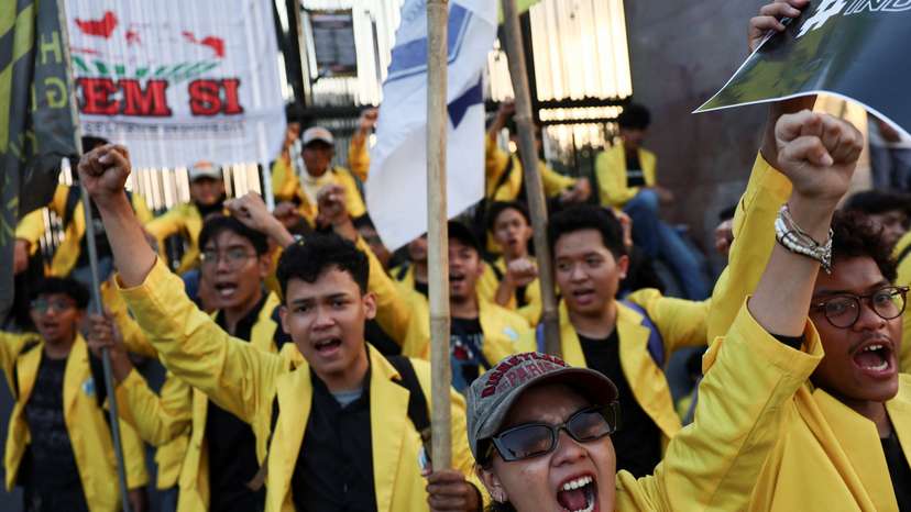 Protest outside Indonesian parliament building in Jakarta