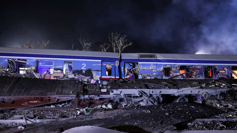 Trains collide near Larissa