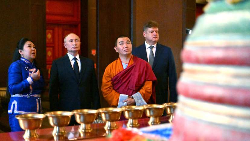 Russian President Putin visits Buddhist monastery in Kyzyl