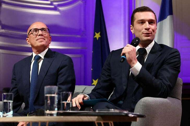 French entrepreneurs receives members of political parties for early legislative elections