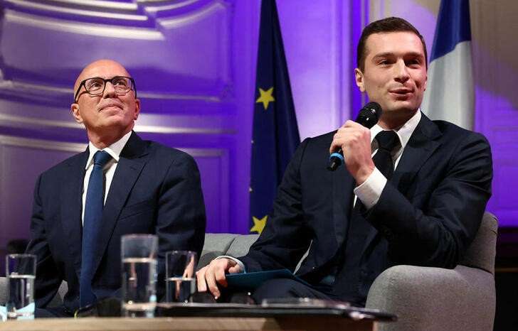French entrepreneurs receives members of political parties for early legislative elections