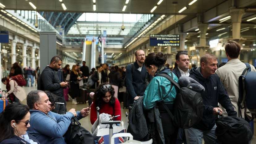Heathrow Airport closed by fire at power station