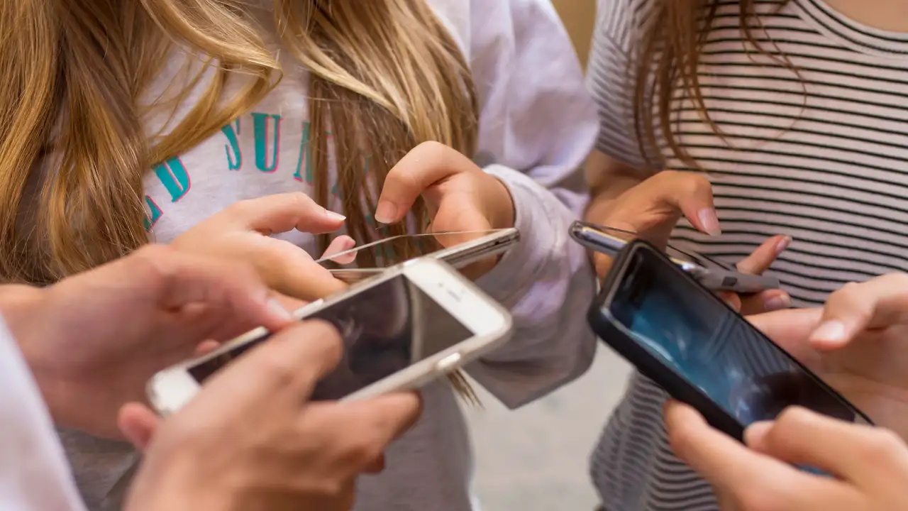 Proibição australiana para adolescentes nas redes tem se mostrado pouco efetiva