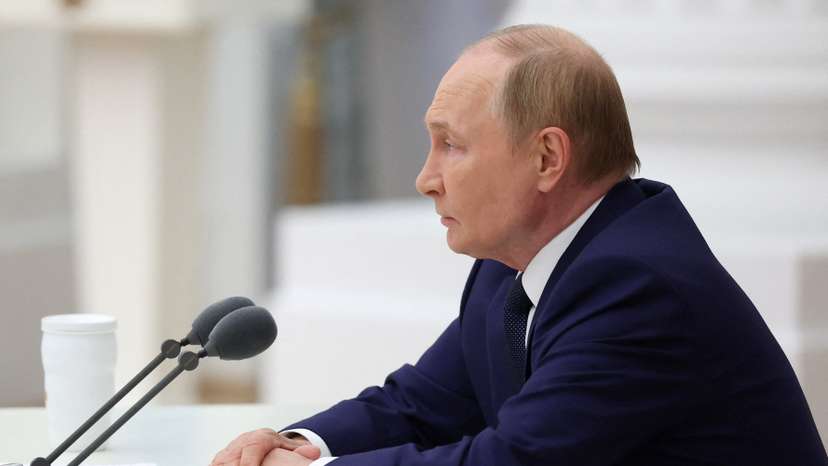 Russian President Vladimir Putin holds a meeting with members of Russia's top leadership in preparation for the upcoming Russia-US summit, in Moscow