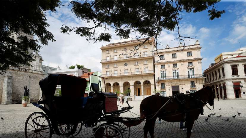 Cuba wooes Russians, Chinese in bid to revive ailing tourist sector