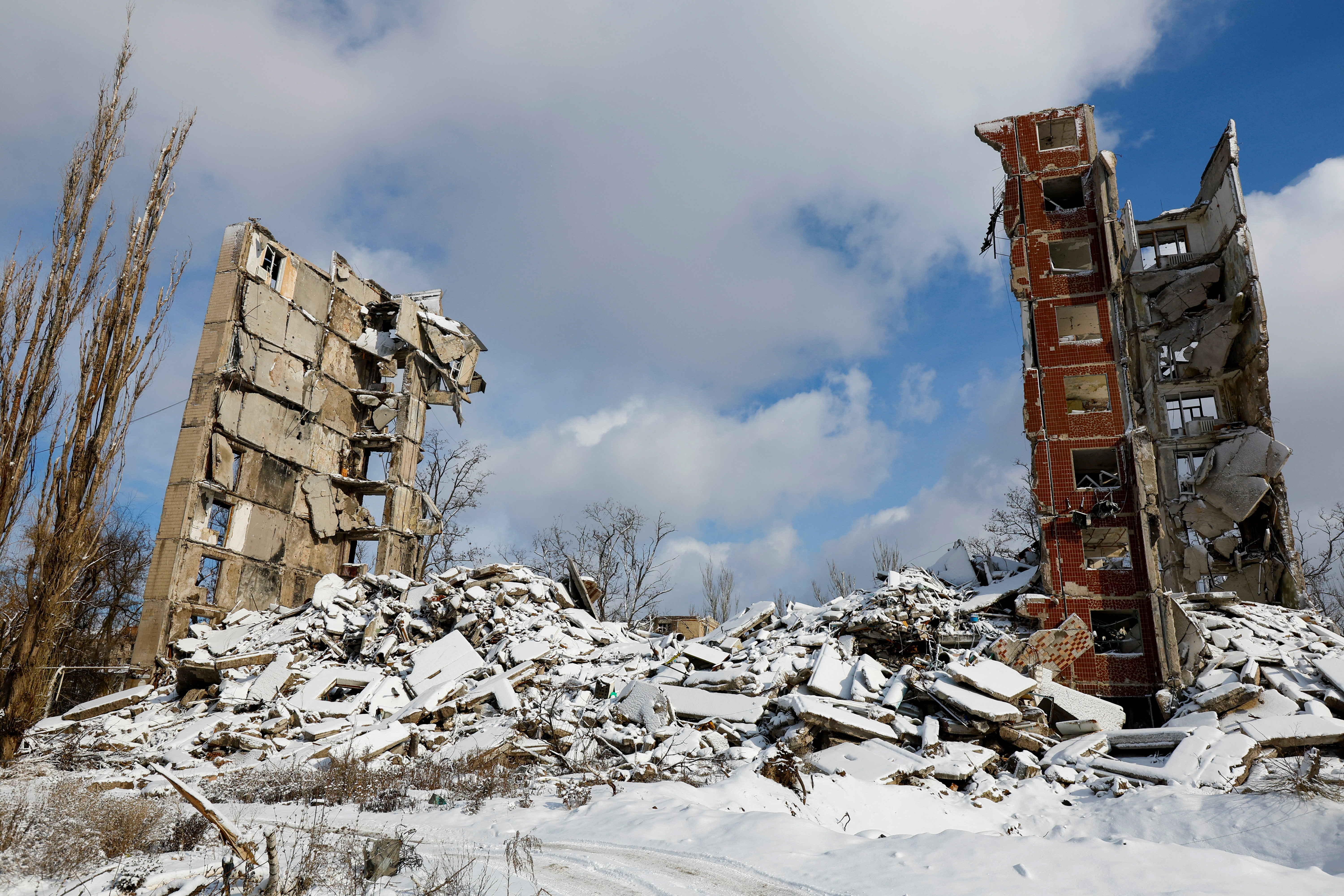 People of war-torn towns in Ukraine's Donetsk region aim to rebuild lives