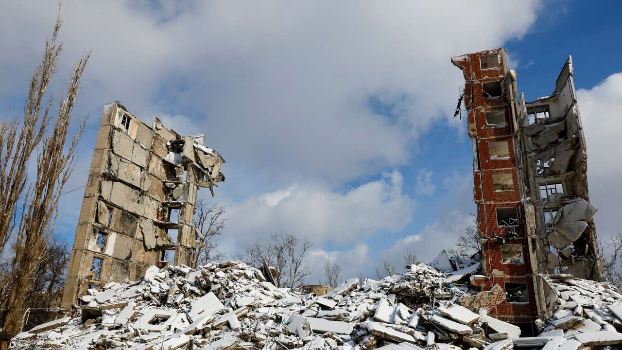 People of war-torn towns in Ukraine's Donetsk region aim to rebuild lives
