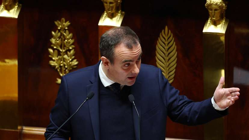 French parliament debates and votes two no-confidence motions against the French government