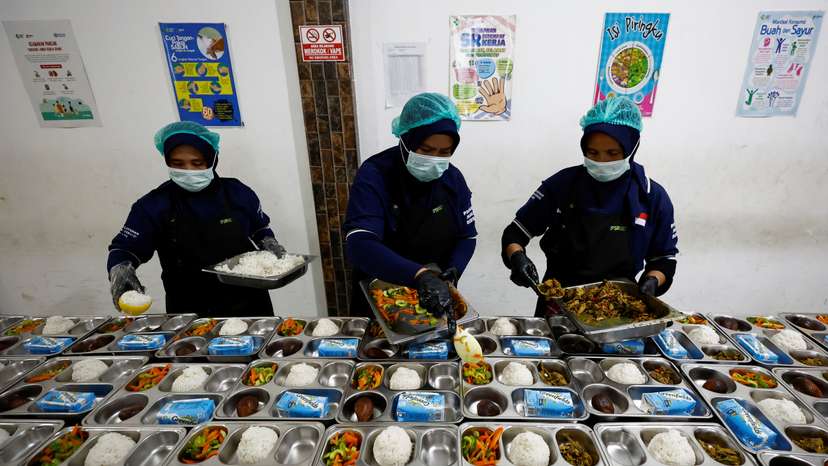 Free nutritious meals program trial in Sukabumi