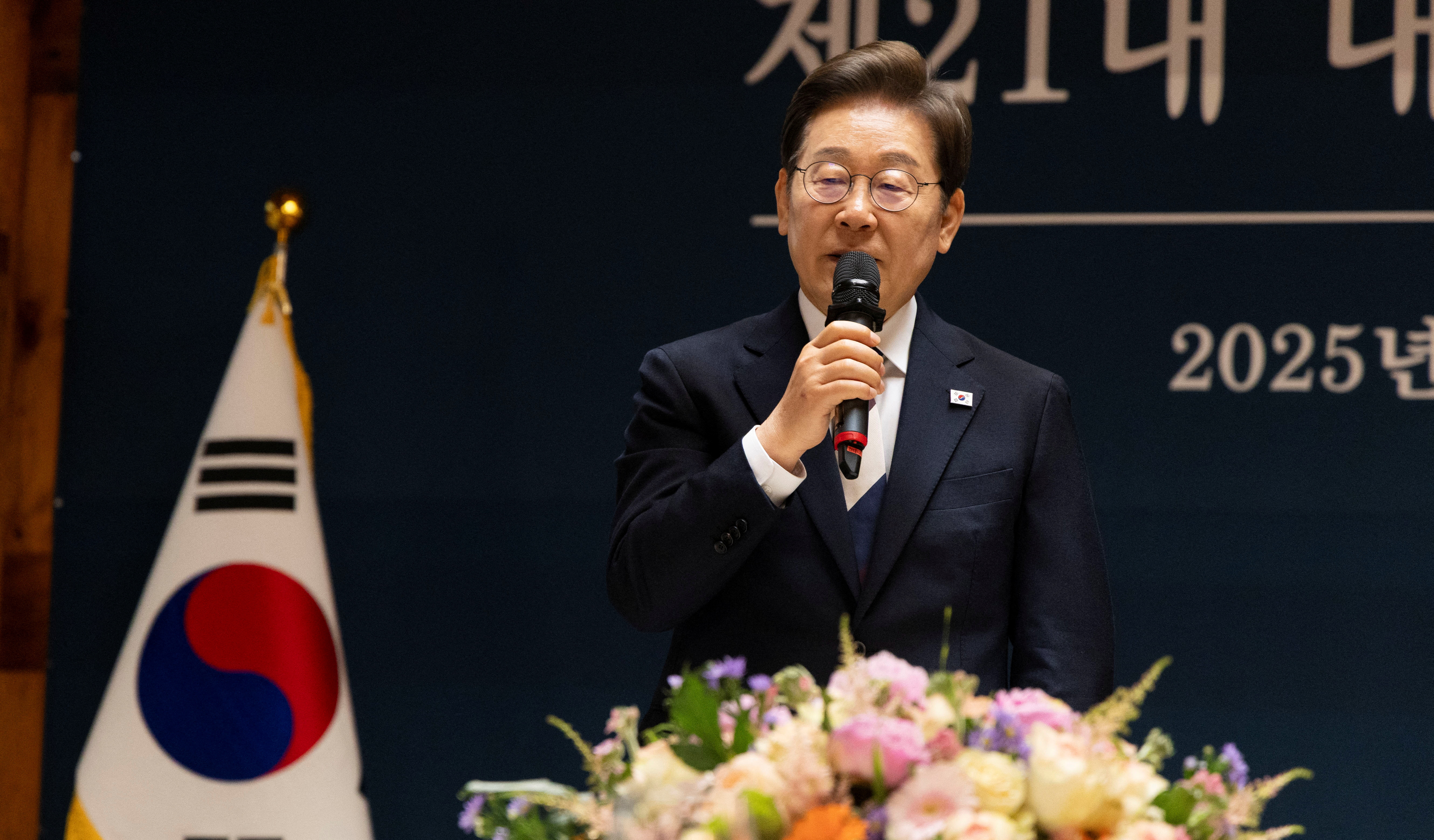 South Korean President Lee Jae-Myung meet with party leaders