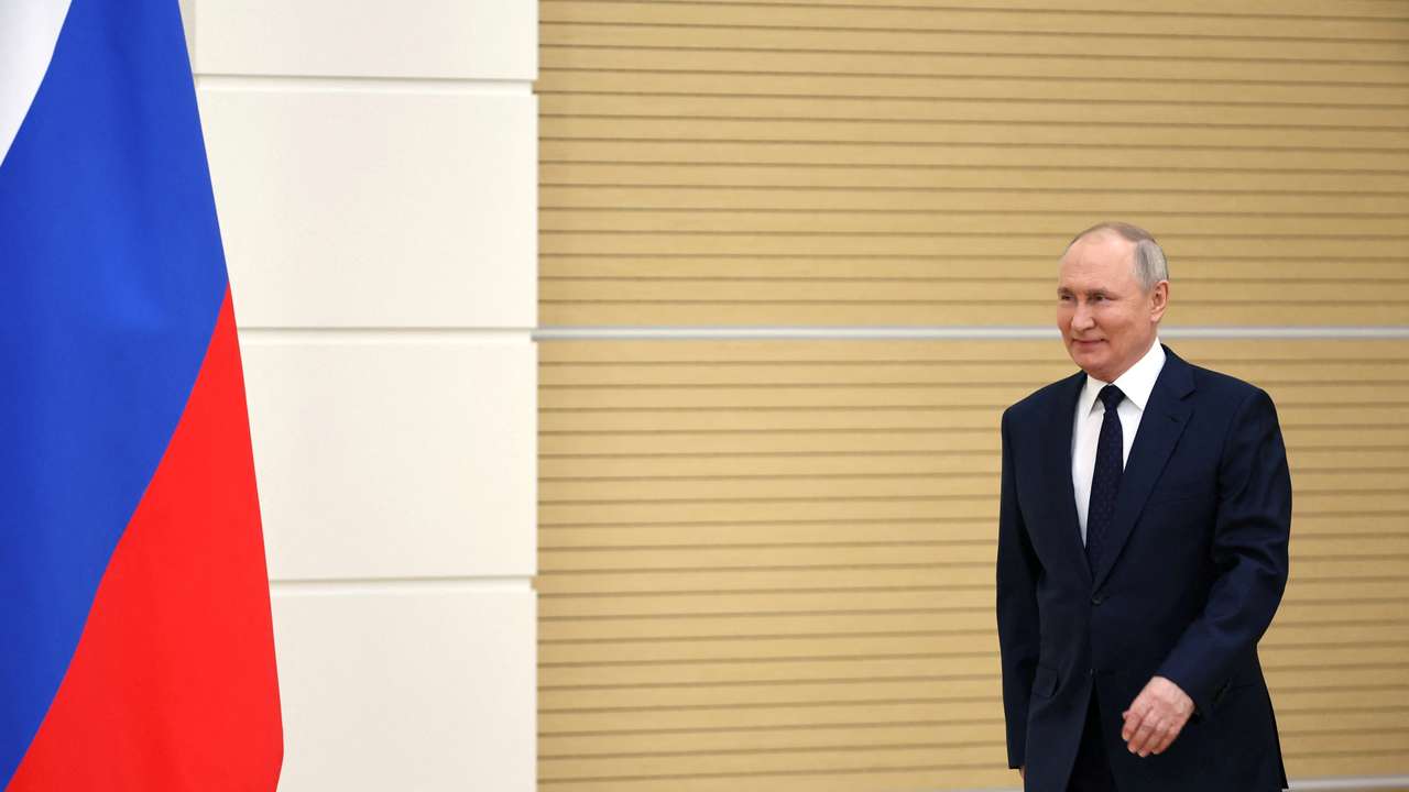 Russia's President Putin meets judges of Constitutional Court