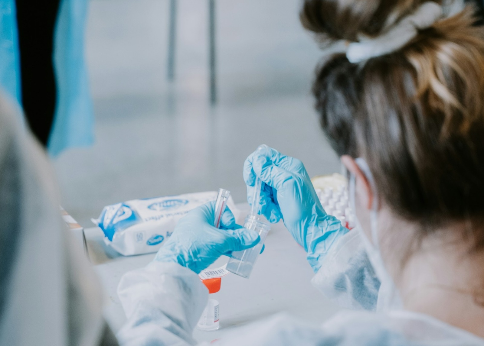 Imagem ilustrativa sobre testes de vacinas. Brasil dá passo inédito com tecnologia mRNA