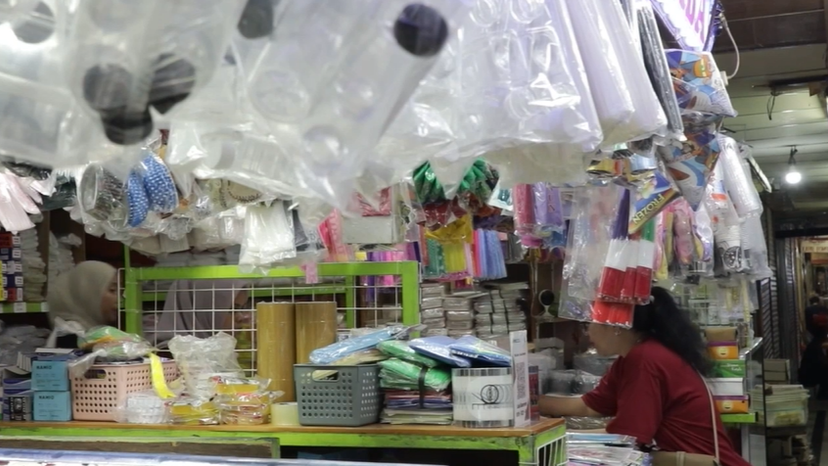 Global shockwaves drive plastic price surge in Indonesia
